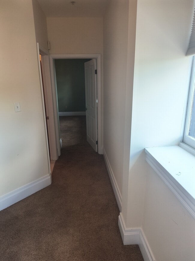 Building Photo - 535 Main St