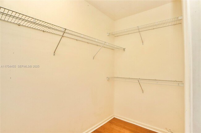 Building Photo - 1033 NE 17th Way