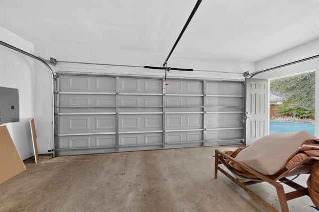 Building Photo - 2323 Barberry Dr