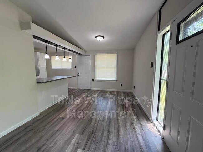 Building Photo - 765 Bobbins Ln