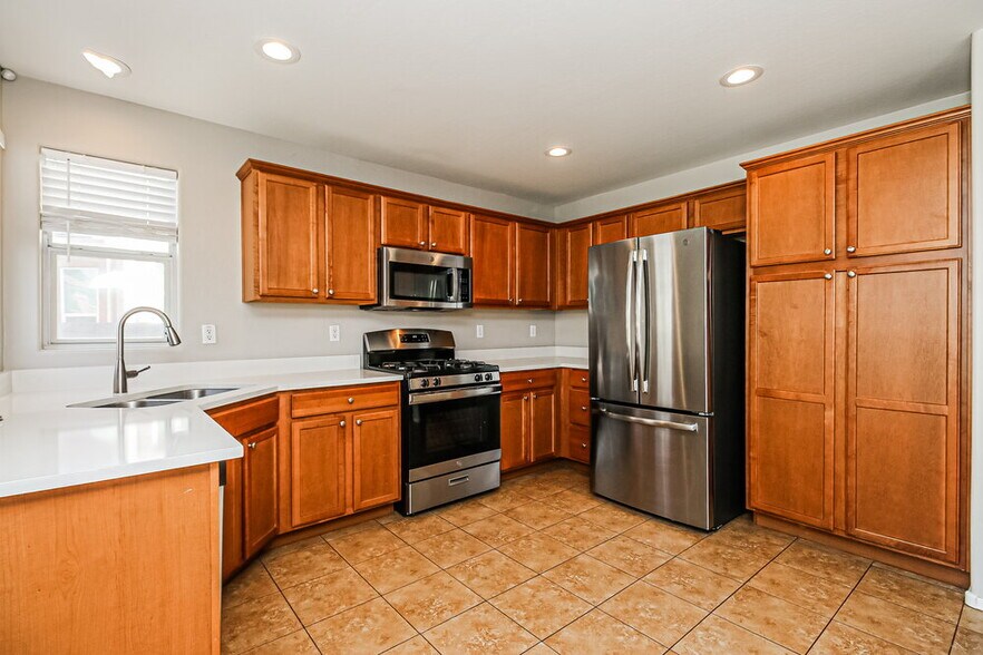 Building Photo - 1238 E Julian Dr
