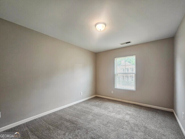 Building Photo - 213 Daisy Cir