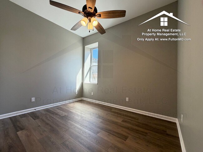 Building Photo - 13 W 5th St