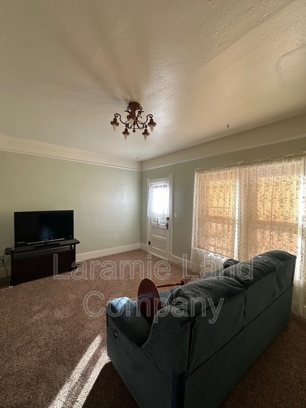 Building Photo - 154 1/2 North Hodgeman Street