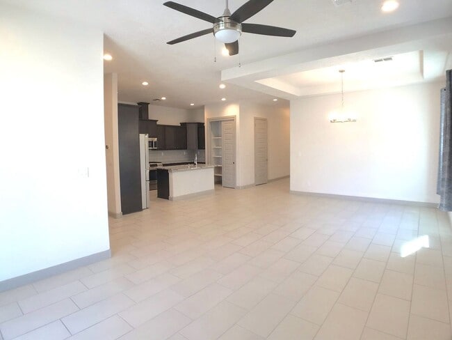 Building Photo - Gorgeous Los Lunas 3 Bedroom! Open layout! Tons of space. Built in 2021