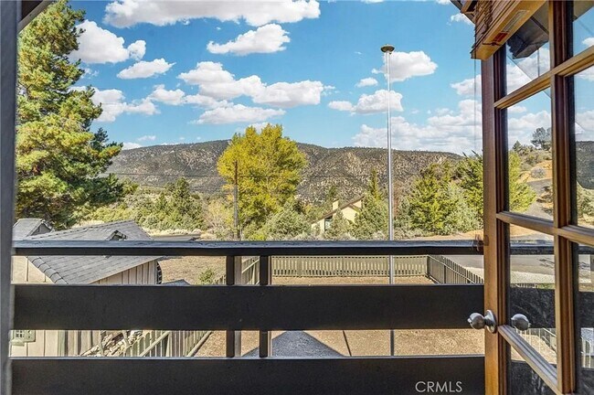 Building Photo - Charming 4BR Home with Mountain Views