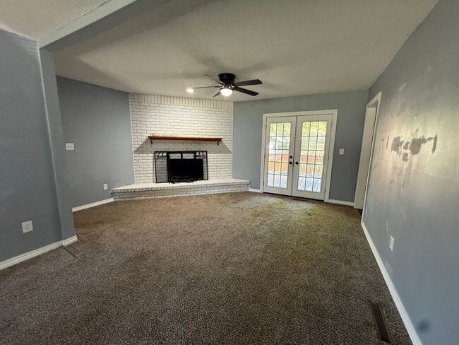 Building Photo - 4 Bed 2 Bath Springfield, MO
