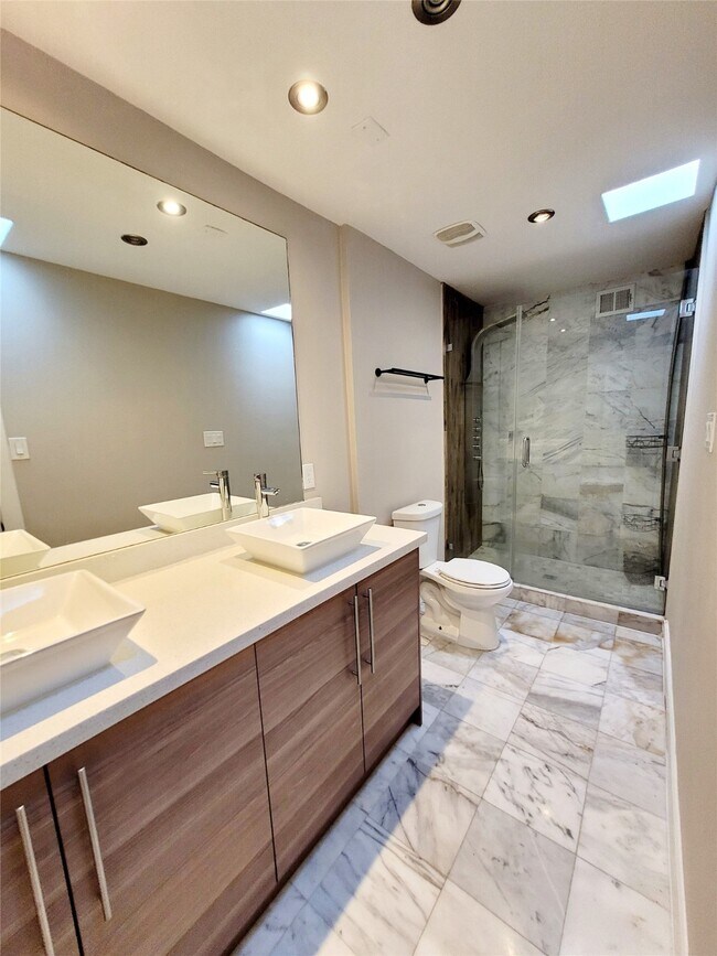 Building Photo - 1114 Augusta Dr