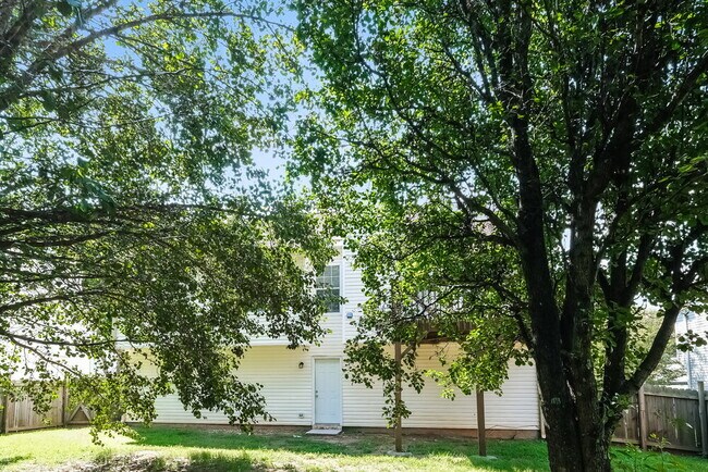 Building Photo - 430 Summer Hill Cir