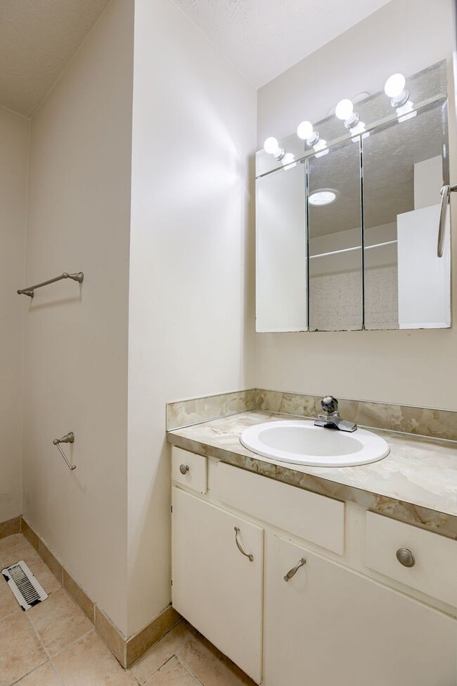 Building Photo - Adorable home in Heart of Papillion