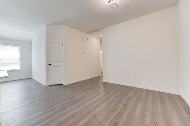 Building Photo - New Construction-Never Lived in Duplex, Pe...