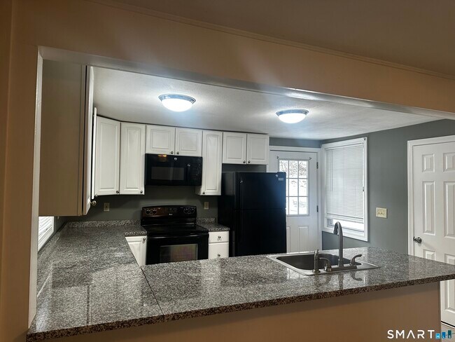 Building Photo - 4 Eastview Dr