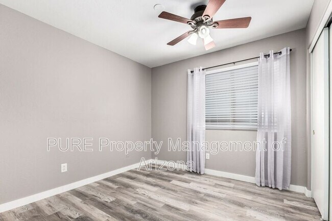 Building Photo - 8947 E Fairbrook St