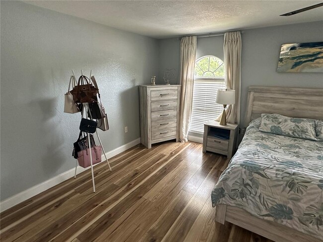 Building Photo - 7327 Floral Cir E