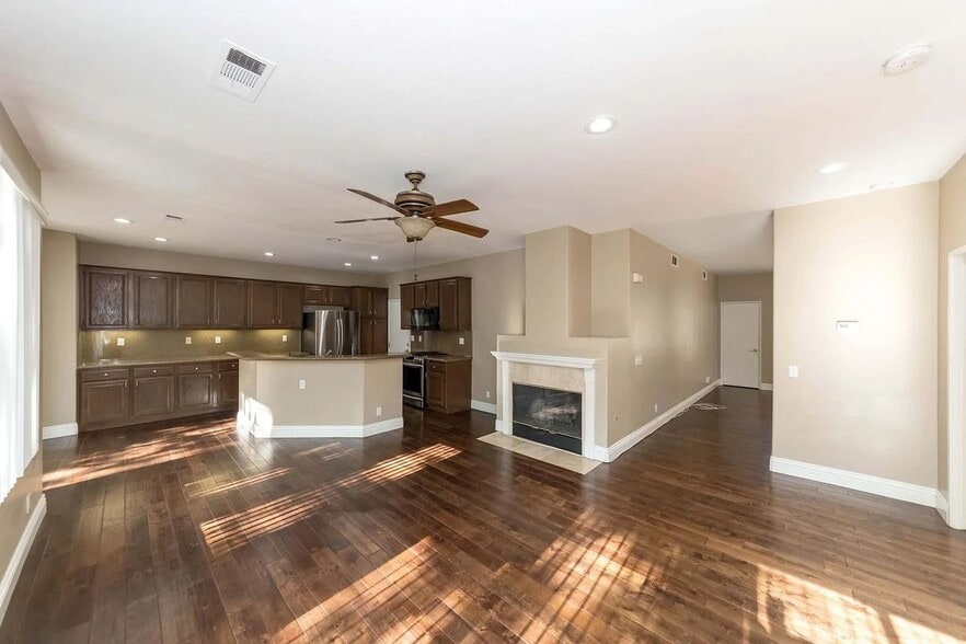 Building Photo - 8704 E Wiley Way