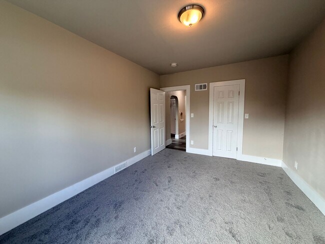 Building Photo - 2040 N 28th St