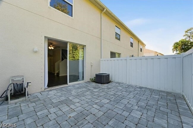 Building Photo - 3630 Pine Oak Cir