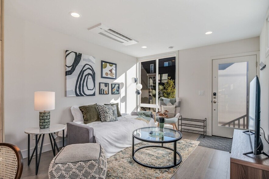 Building Photo - 4205 Evanston Ave N