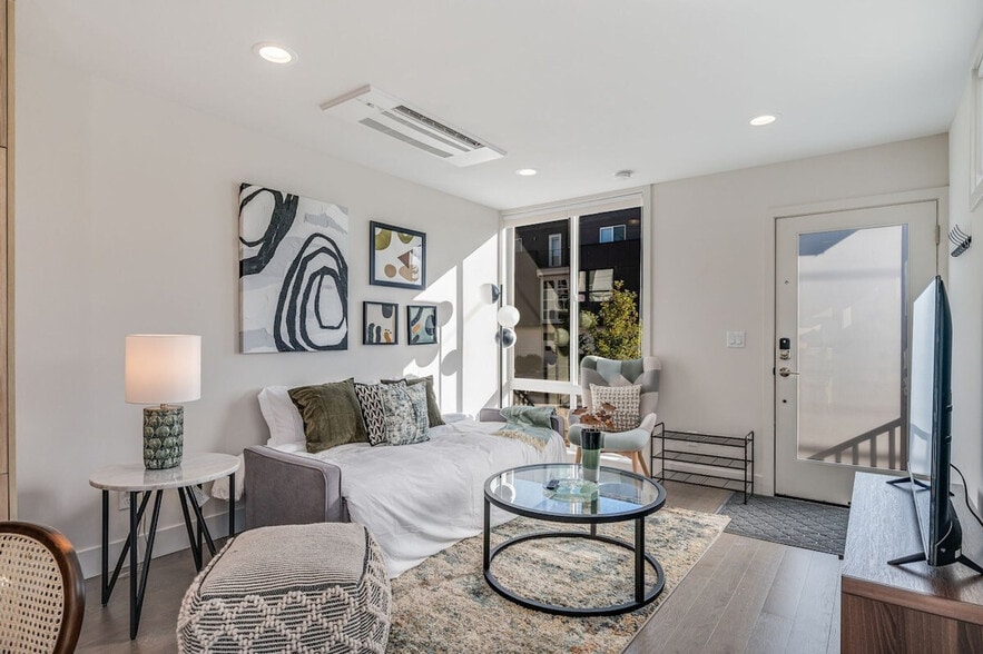 Building Photo - 4301 Dayton Ave N