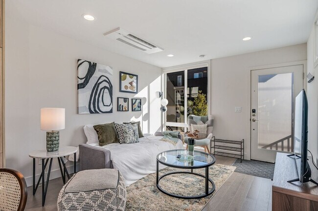 Building Photo - 4205 Evanston Ave N