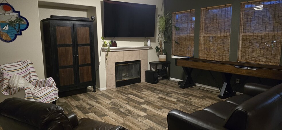 Building Photo - 395 Plaza Calimar