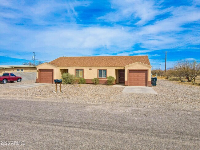Primary Photo - 4205 N Montezuma Dr