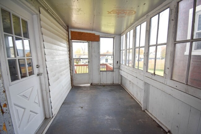 Building Photo - 330 S Fairview St