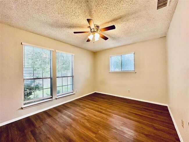 Building Photo - 1504 Sagebrush Dr