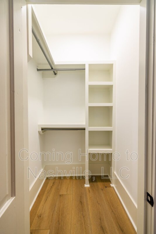 Building Photo - 1111 Glenview Dr