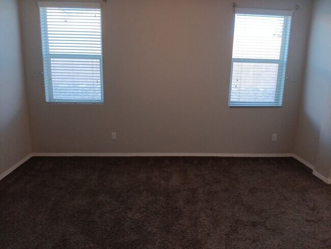 Building Photo - 4 Bedroom, 2 Bathroom! Lovely Home Coming Soon!