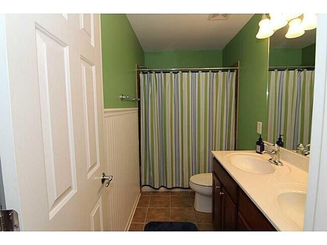 Building Photo - 203 Glenwood Dr