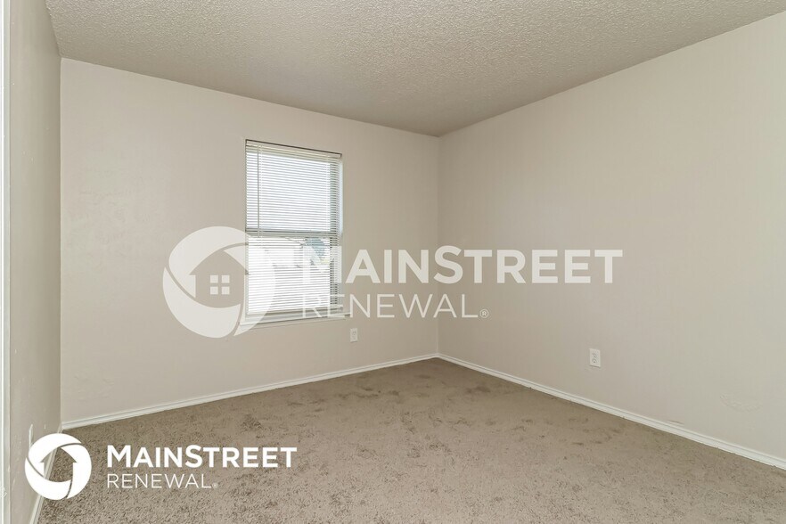 Building Photo - 3904 Royal Crest Dr