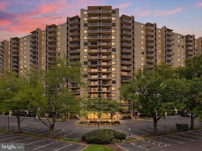 Building Photo - 309 Yoakum Pkwy