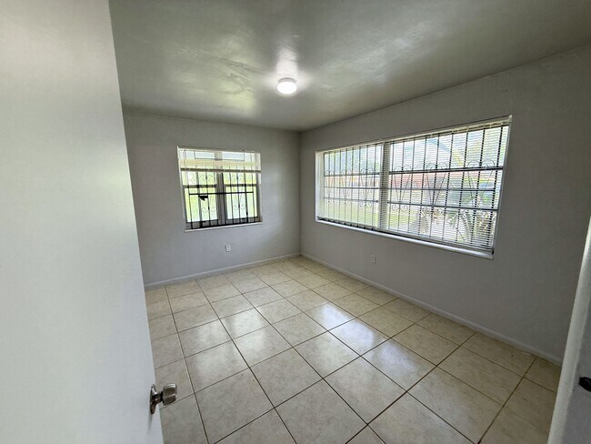 Building Photo - 15300 NW 32nd Pl