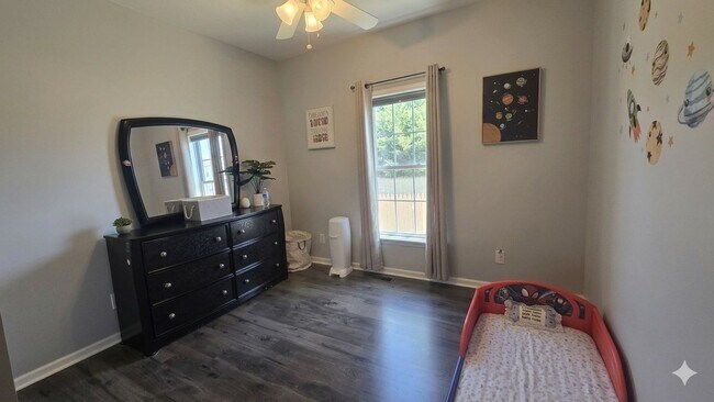 Building Photo - Welcome to this 3 bedroom 3 Bull Bathroom home with a Basement