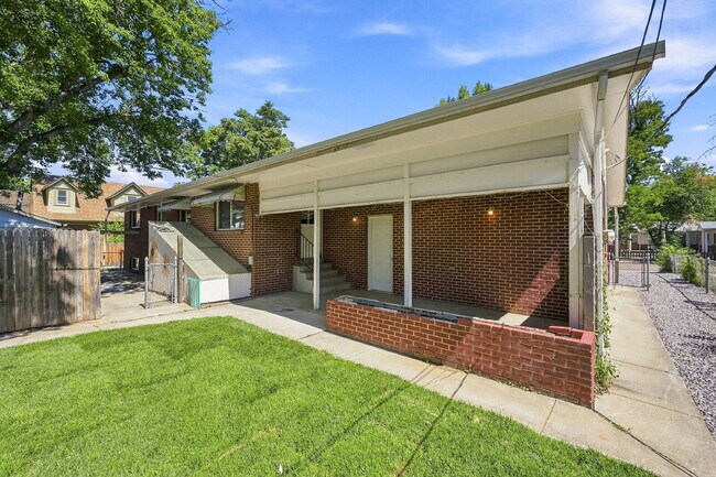 Building Photo - AVAILABLE NOW  Spacious 4-Bedroom Wheat Ridge Home with Finished Garden Level, Two-Car Garage & B...