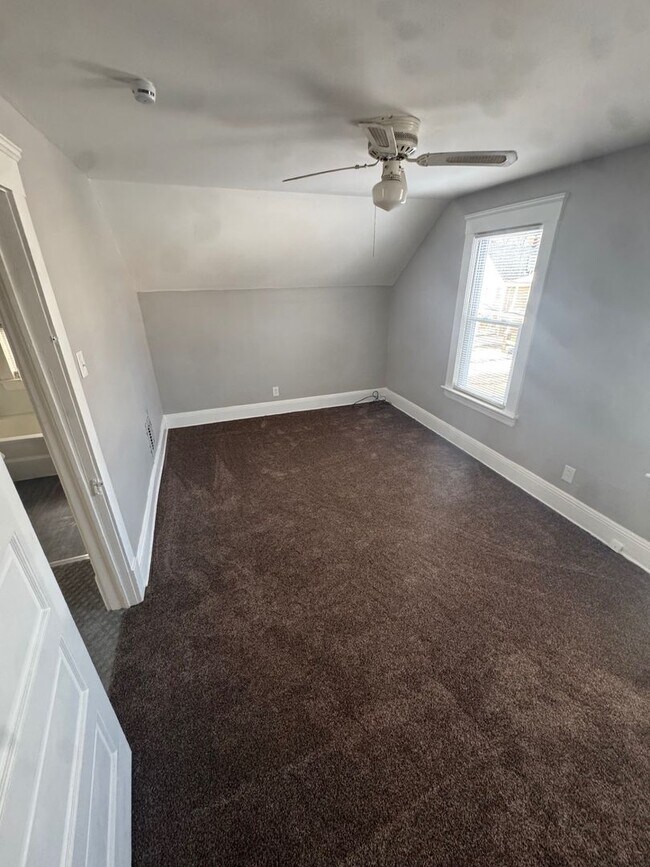 Building Photo - Well-Maintained 3-Bedroom Single-Family Home – $1,450 Rent | Cleveland