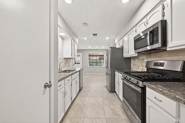 Building Photo - 927 Comstock Springs Dr