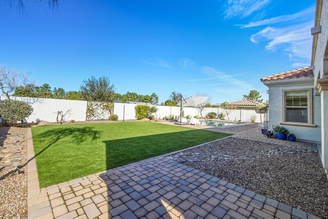 Building Photo - 3930 E Iris Dr