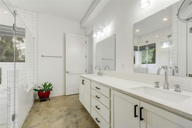 Building Photo - 739 Gunter St