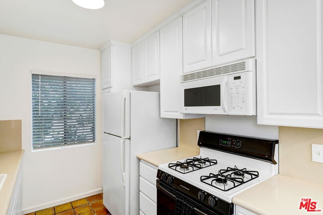 Building Photo - 16169 Sunset Blvd