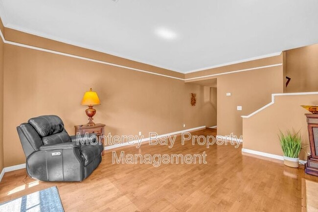 Building Photo - 98 Glen Lake Dr