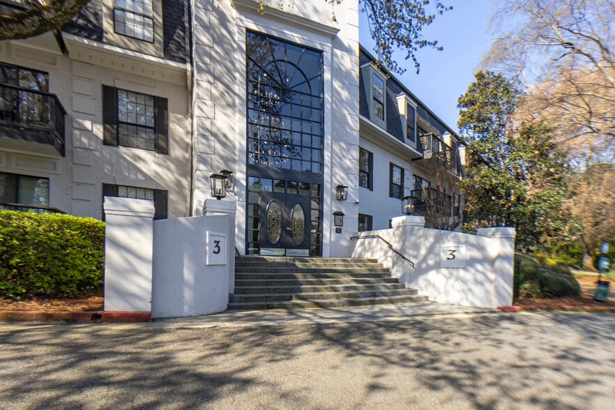 Building Photo - 3104 Pine Heights Dr NE