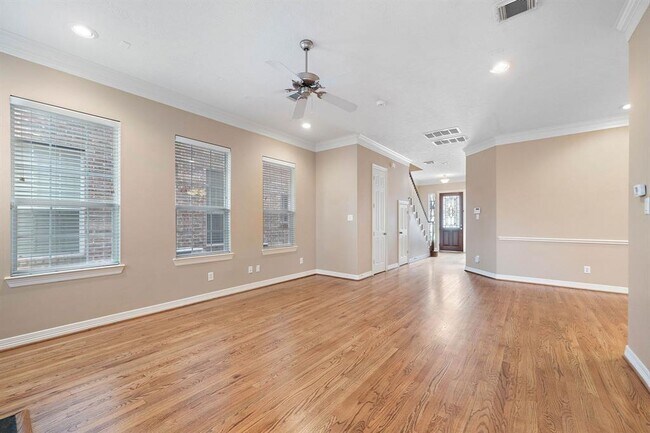 Building Photo - 1503 Shady Villa Fern