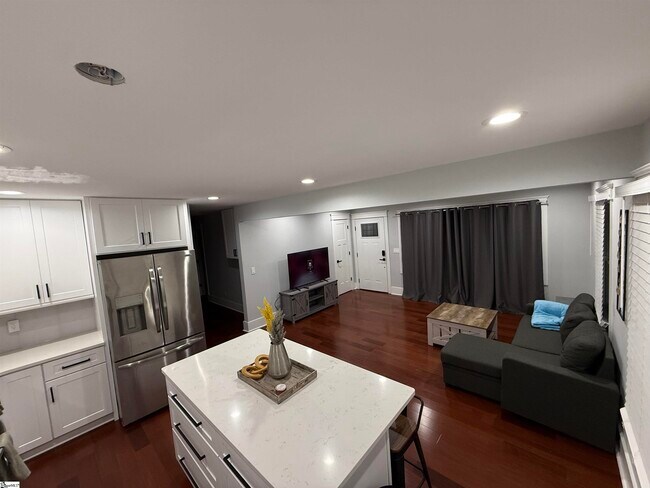 Building Photo - 113 Prancer Ave