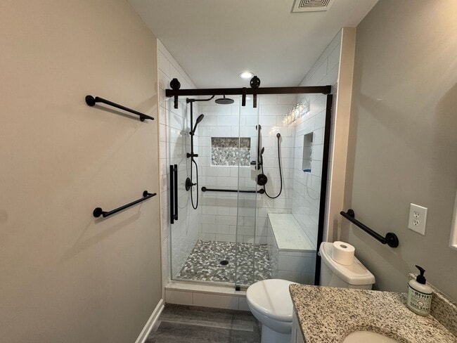 Building Photo - MOVE-IN READY!