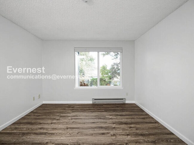 Building Photo - 9398 Redmond - Woodinville Rd NE