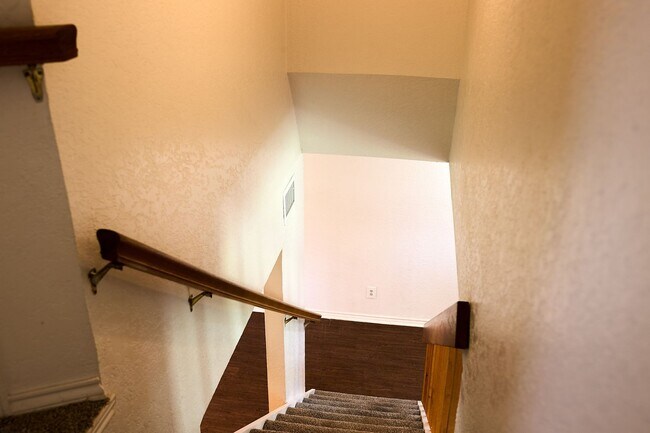 Building Photo - 900 Kilkenny Ct