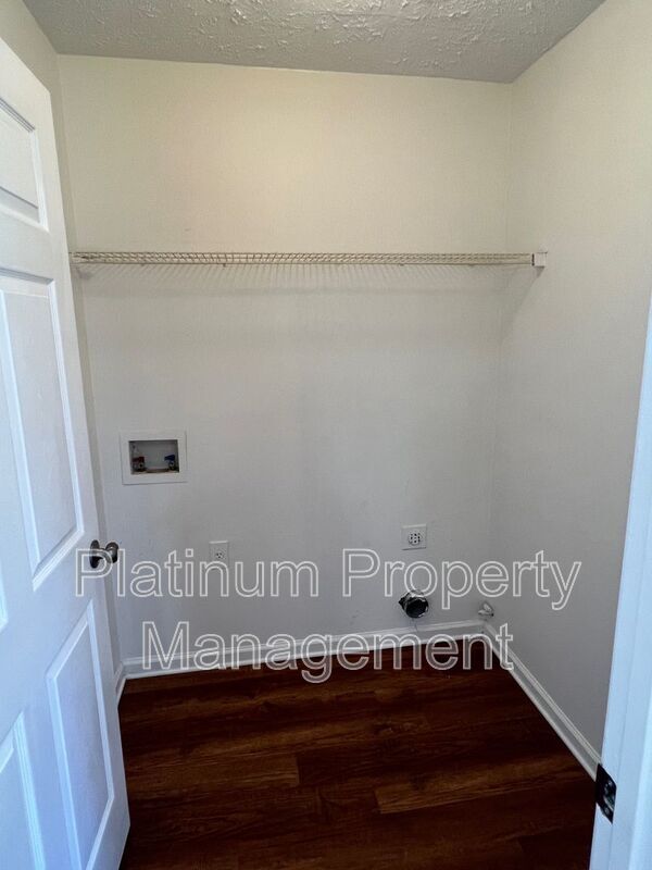 Building Photo - 1097 Yellow River Dr
