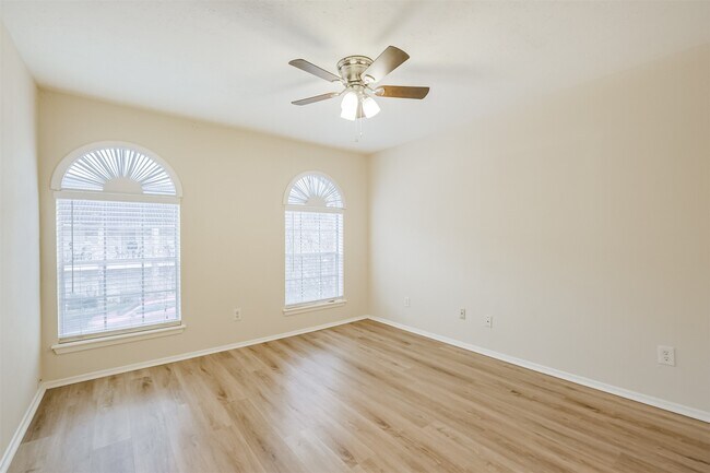 Building Photo - 3362 Continental Dr